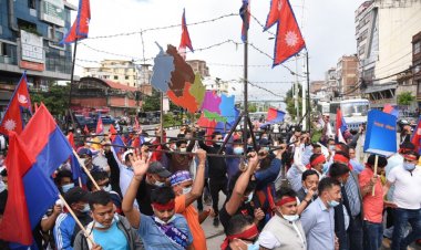 प्रधानमन्त्री केपी शर्मा ओलीको समर्थनमा सडक प्रदर्शन